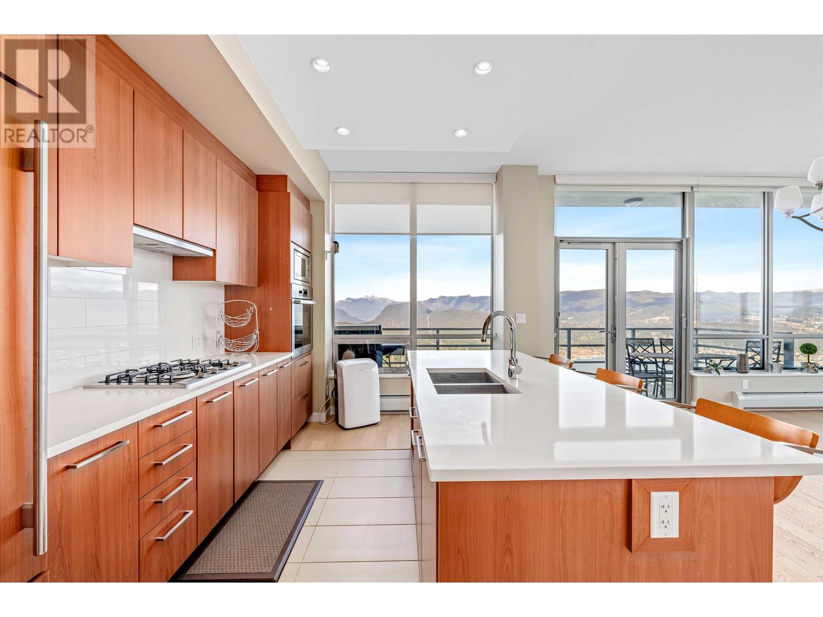 Listing Picture 8 of 35 : 1502 9080 UNIVERSITY CRESCENT, Burnaby / 本拿比 - 魯藝地產 Yvonne Lu Group - MLS Medallion Club Member