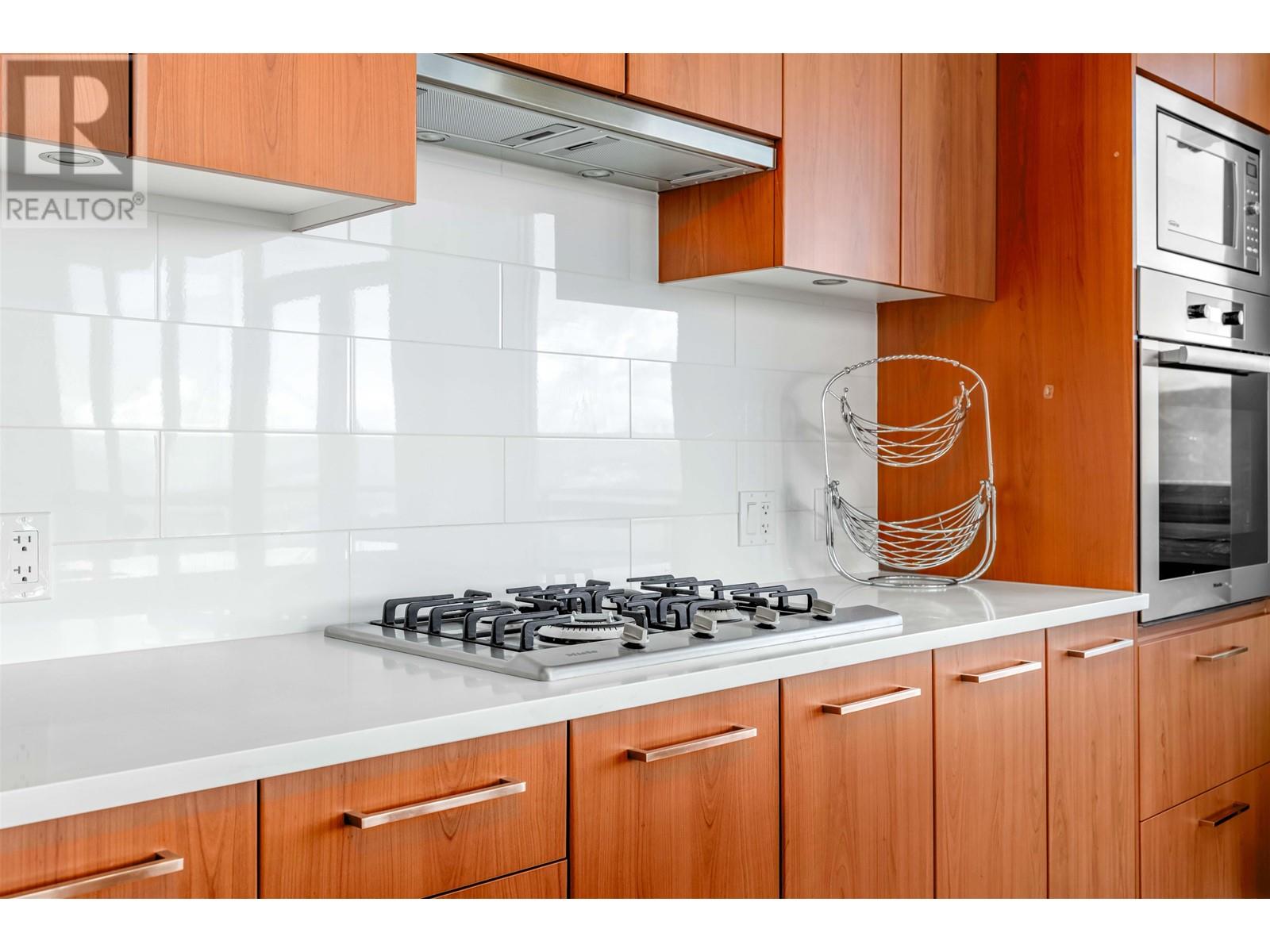 Listing Picture 9 of 35 : 1502 9080 UNIVERSITY CRESCENT, Burnaby / 本拿比 - 魯藝地產 Yvonne Lu Group - MLS Medallion Club Member