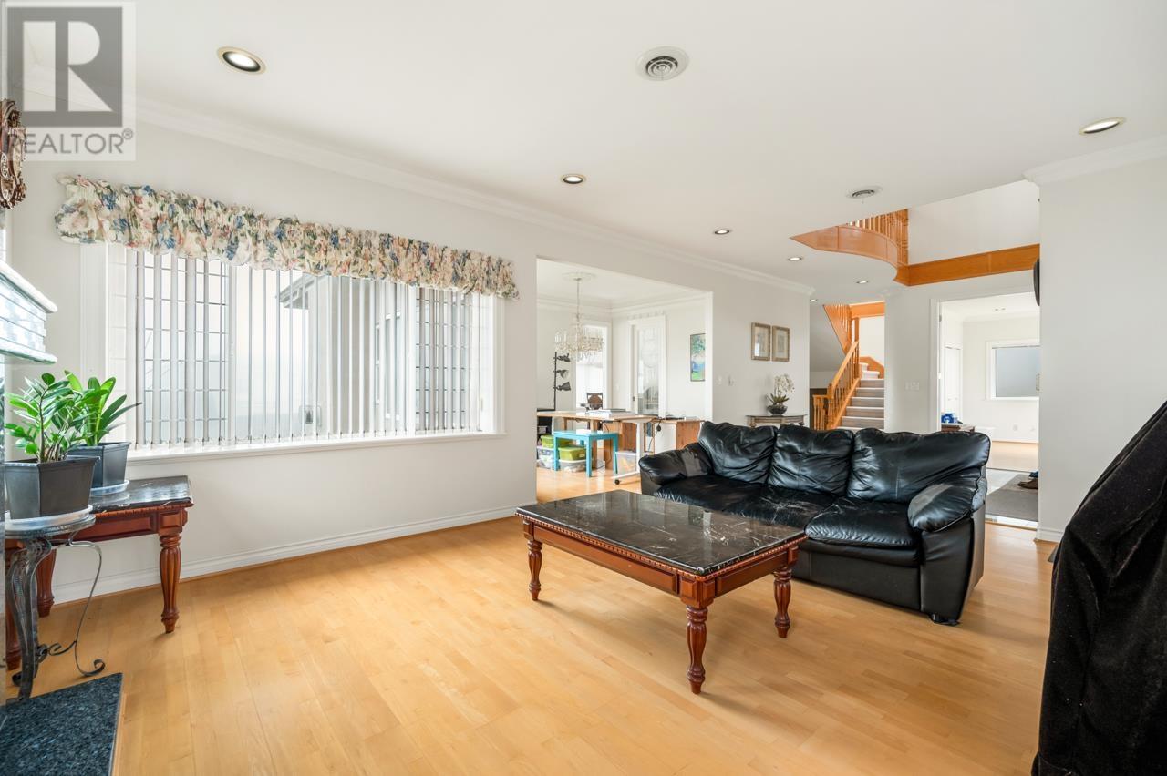 5698 Clinton Street, Burnaby, British Columbia  V5J 2M1 - Photo 2 - R2953695
