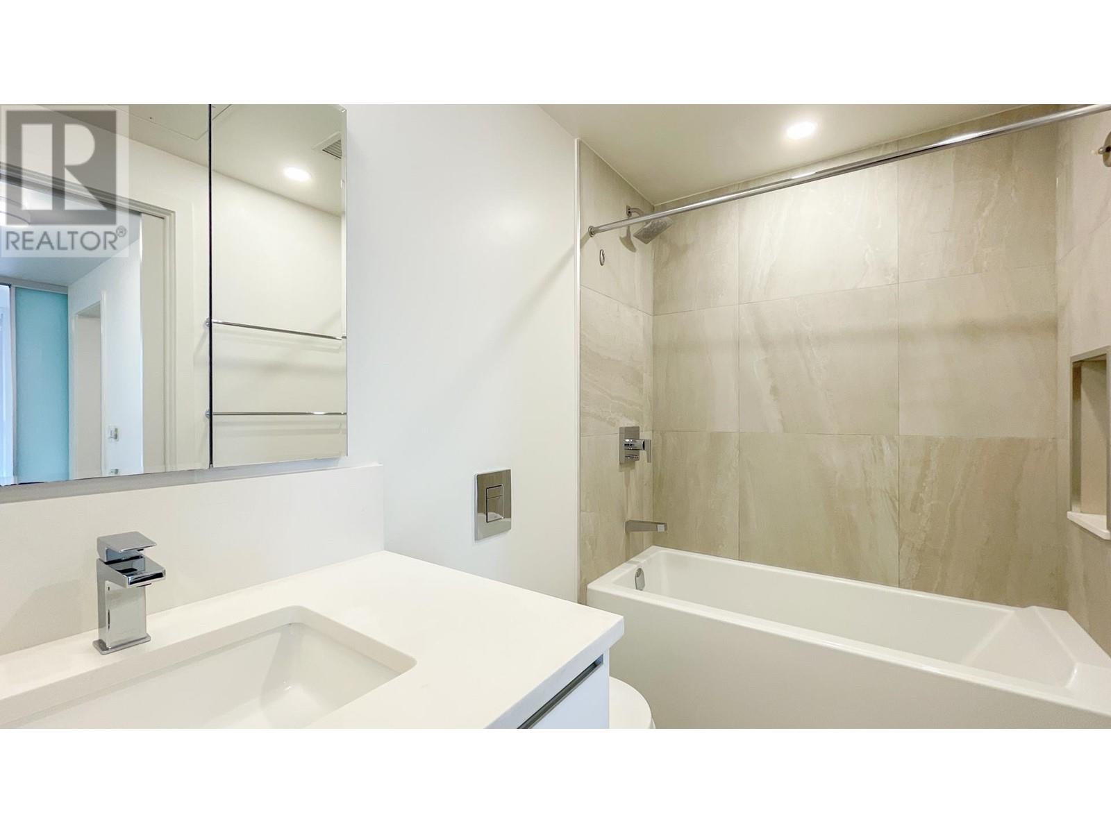 Listing Picture 16 of 22 : 201 180 E 2ND AVENUE, Vancouver / 溫哥華 - 魯藝地產 Yvonne Lu Group - MLS Medallion Club Member