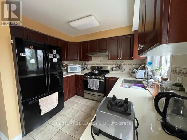 48 Bernard Avenue, Brampton, Ontario  L6Y 5S4 - Photo 7 - W11912263