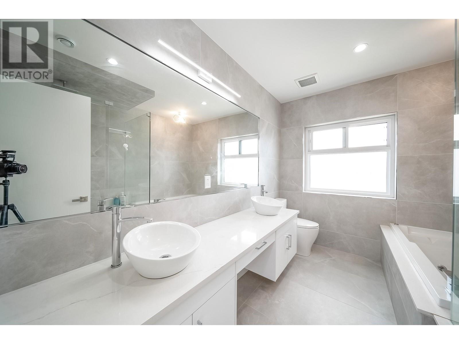 1422 Tenth Avenue, New Westminster, British Columbia  V3M 3J1 - Photo 26 - R2953503