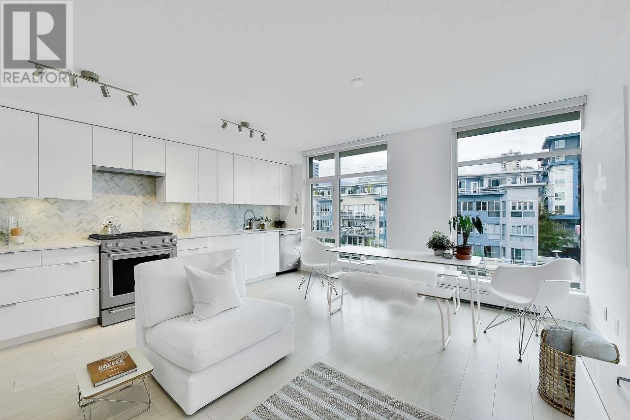 409 131 E 3rd Street, North Vancouver, British Columbia  V7L 0E3 - Photo 1 - R2941088