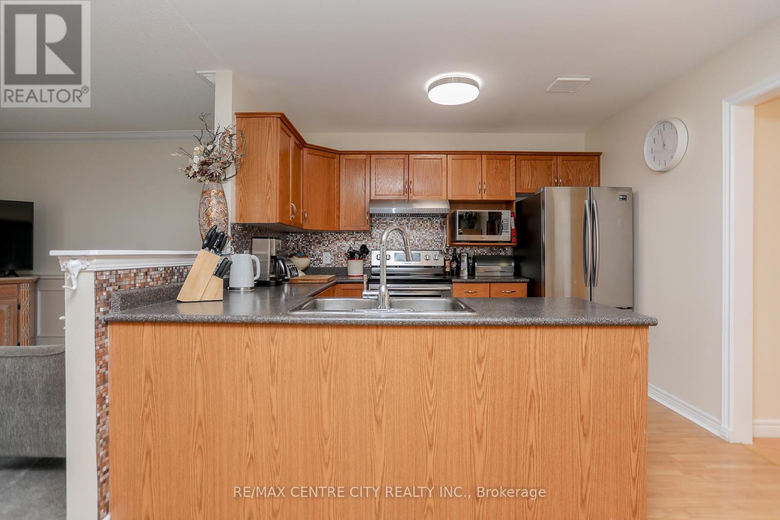 Photo 11 of 40 for 426 Highview Drive
