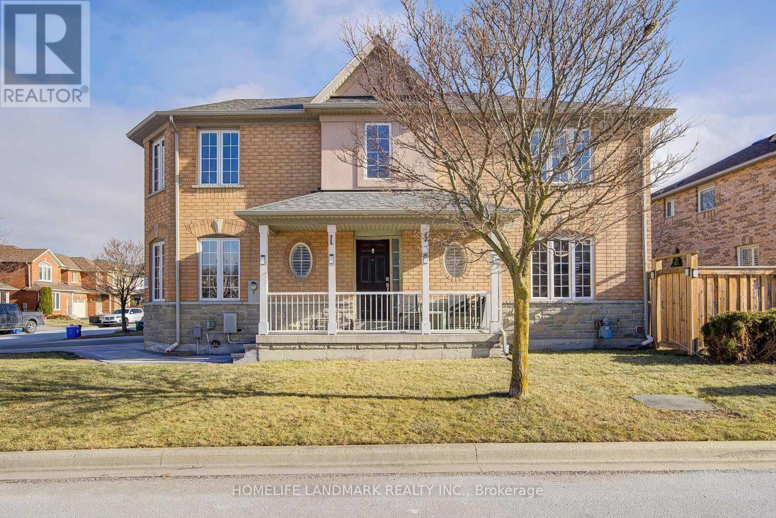 69 Grasslands Avenue, Richmond Hill, Ontario  L4B 4K7 - Photo 2 - N11912379