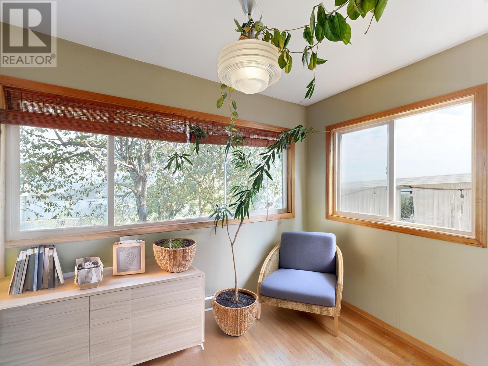 190 N ELLESMERE AVENUE