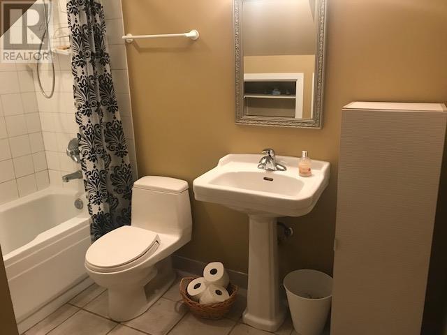 190 N ELLESMERE AVENUE