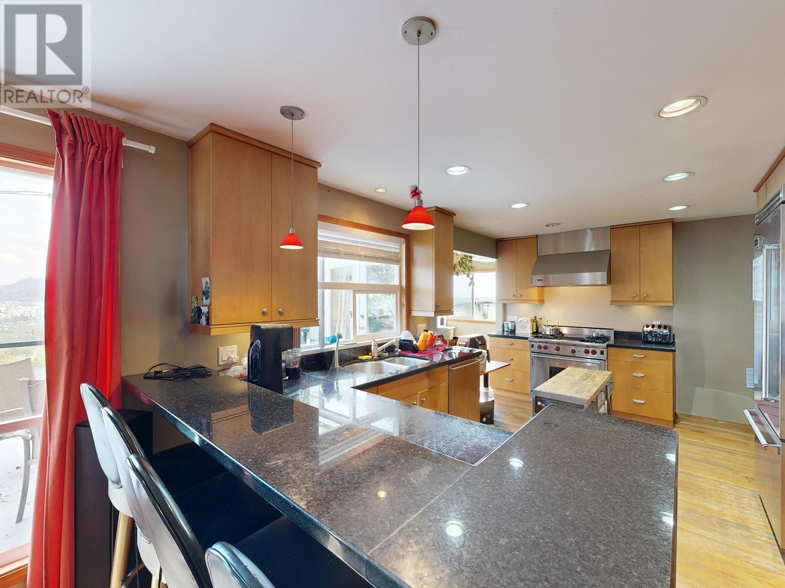 190 N ELLESMERE AVENUE