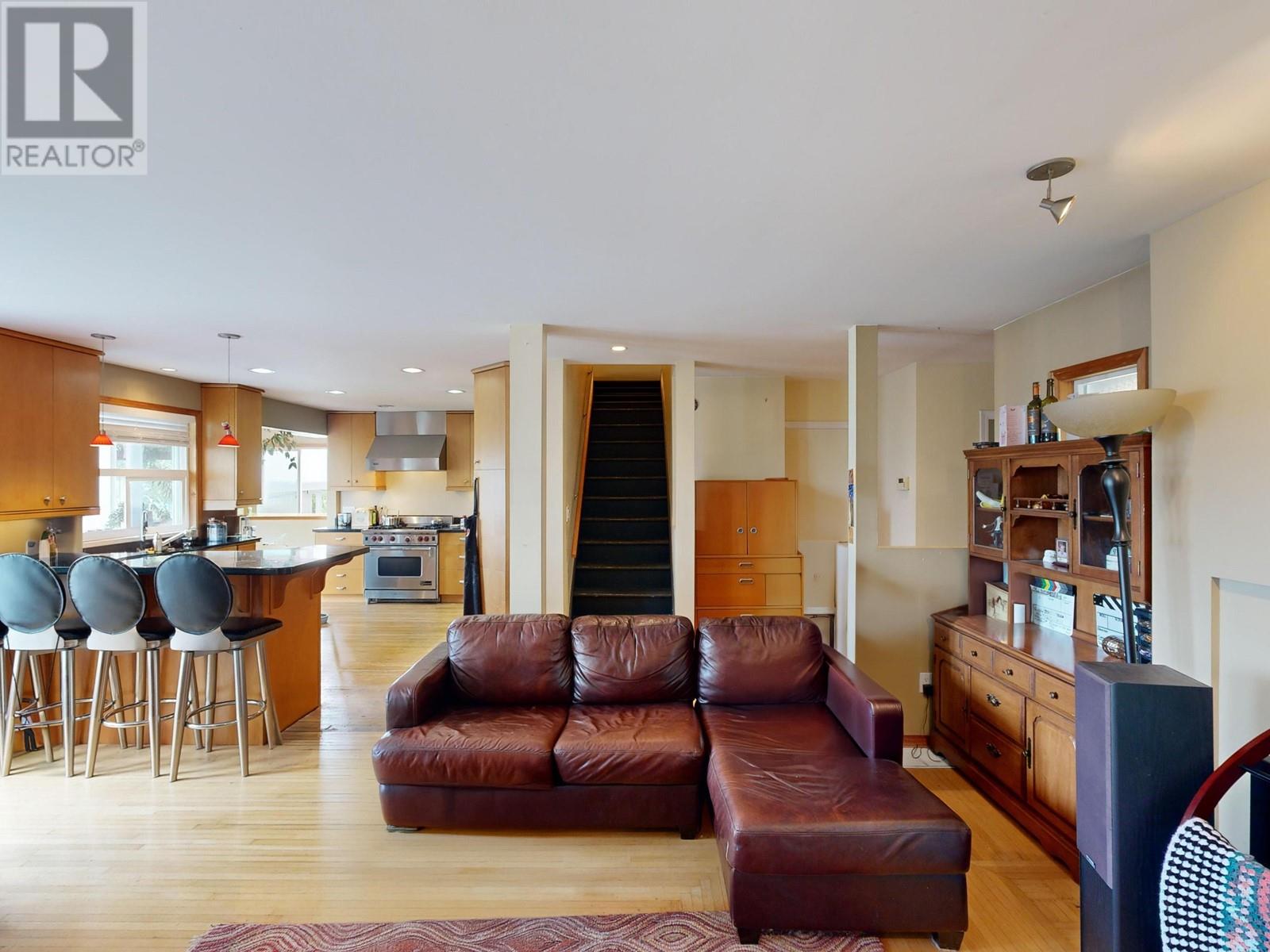 190 N ELLESMERE AVENUE