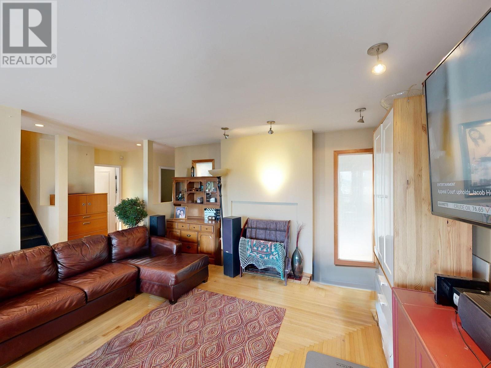 190 N ELLESMERE AVENUE