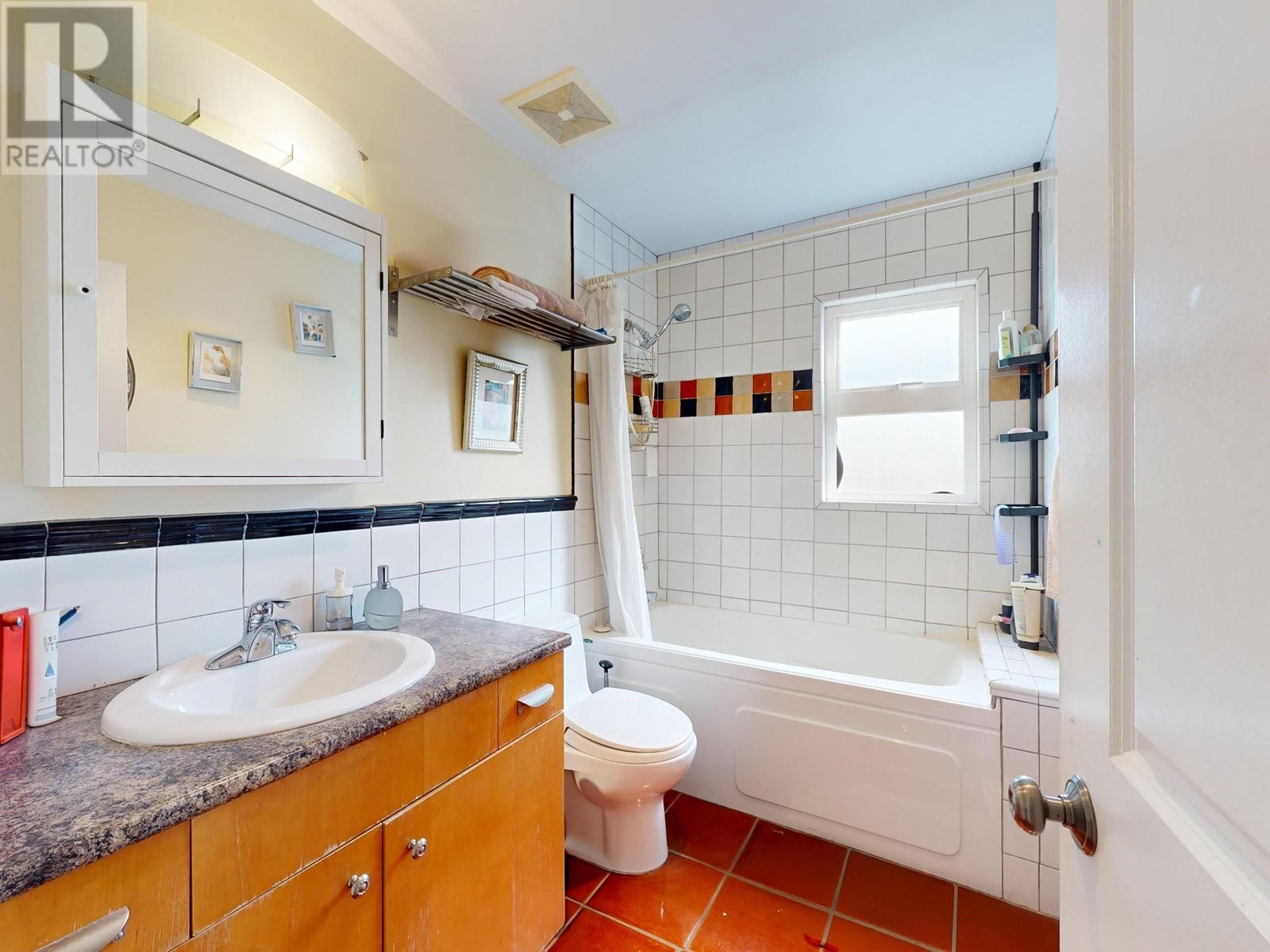 190 N ELLESMERE AVENUE