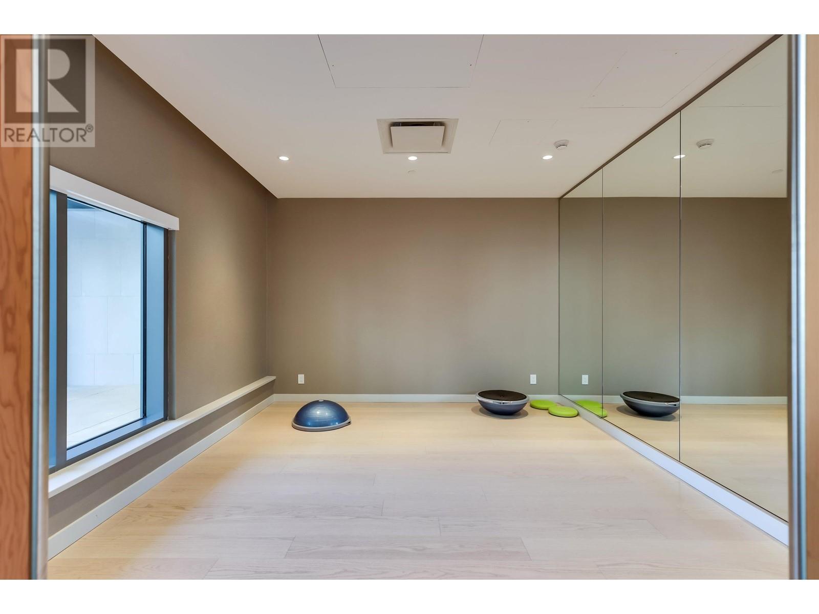 Listing Picture 15 of 21 : 401 6688 PEARSON WAY, Richmond / 烈治文 - 魯藝地產 Yvonne Lu Group - MLS Medallion Club Member