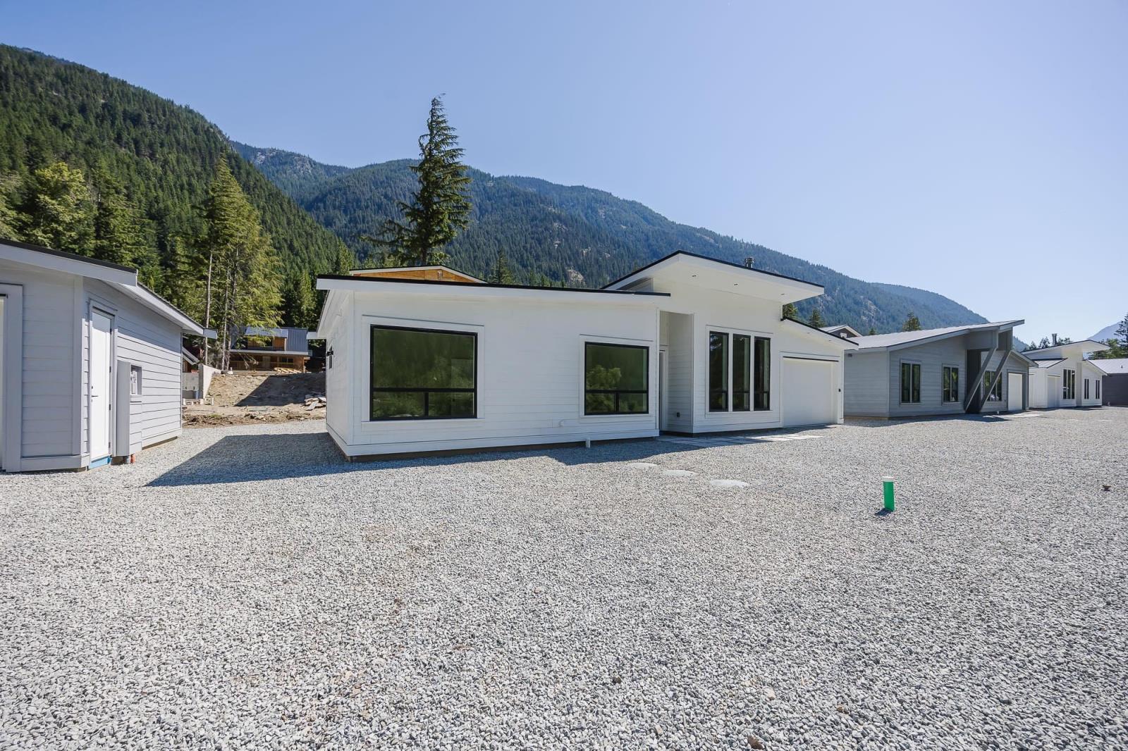 Hg 187 71358 Grove Place, Sunshine Valley, Sunshine Valley, British Columbia  V0X 1L5 - Photo 2 - R2953081