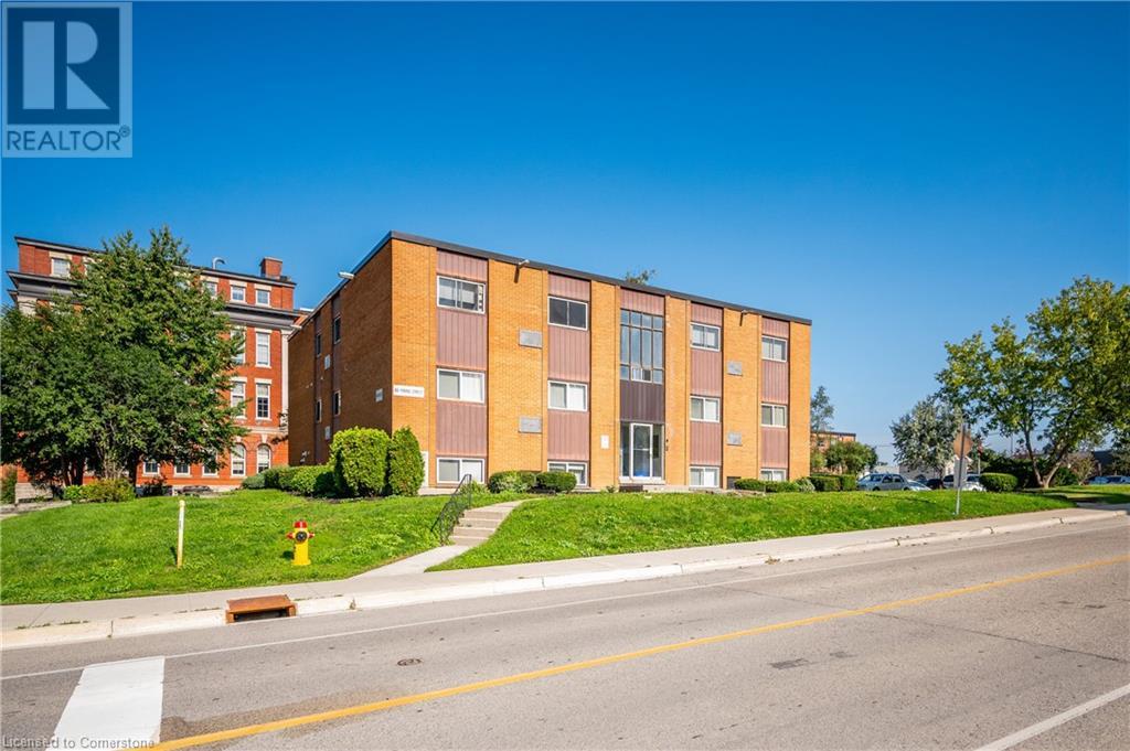 96 Duke Street W, Kitchener, Ontario  N2H 3W8 - Photo 3 - 40688427