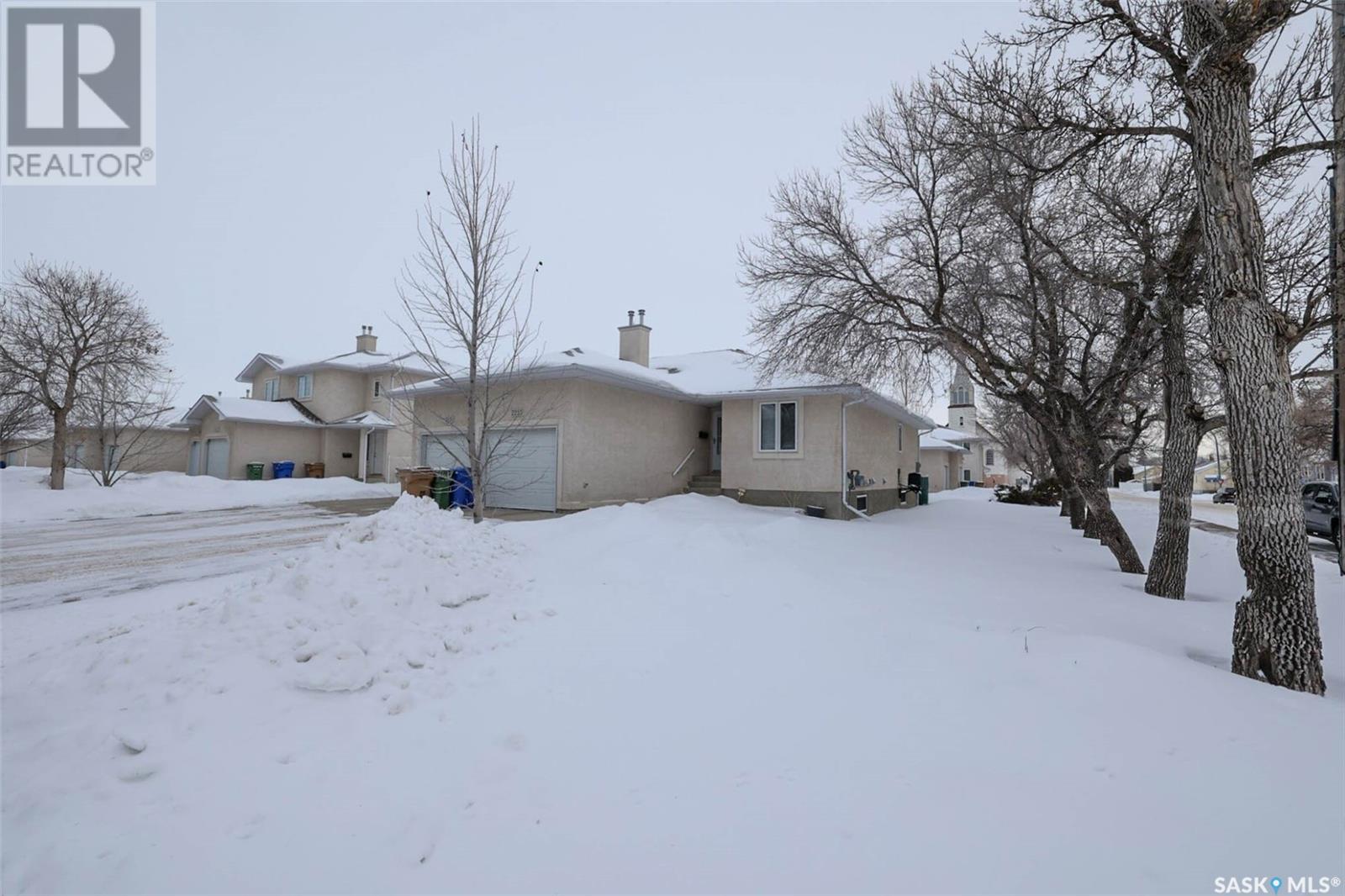 2255 Wallace Street, Regina, Saskatchewan  S4N 4A8 - Photo 3 - SK992342