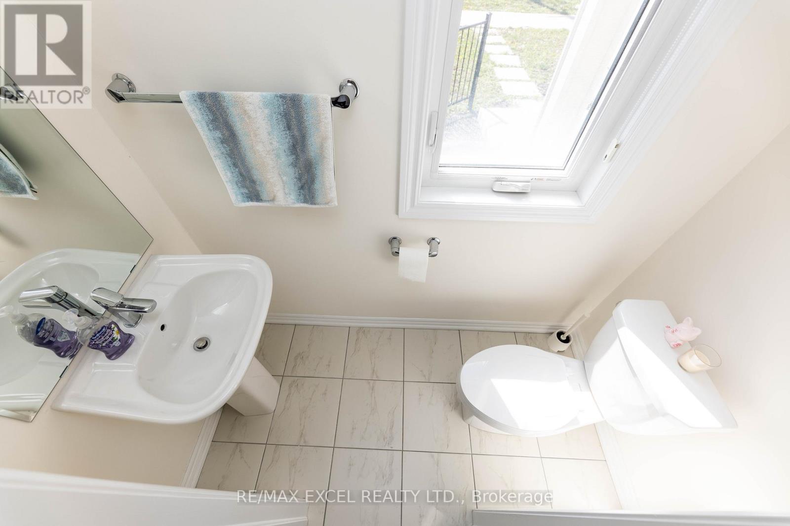 43 Hyderabad Lane, Markham, Ontario  L6E 0T8 - Photo 7 - N11912759