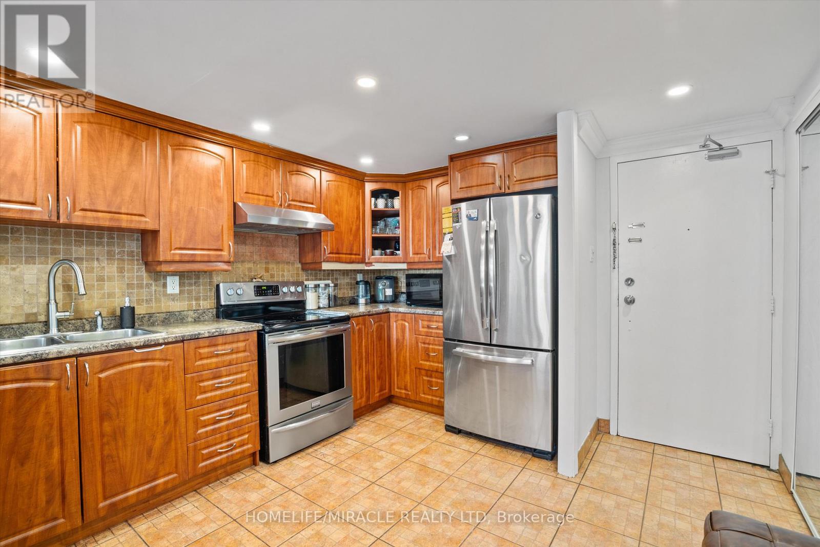 Property at 1112 - 4 LISA STREET image 5