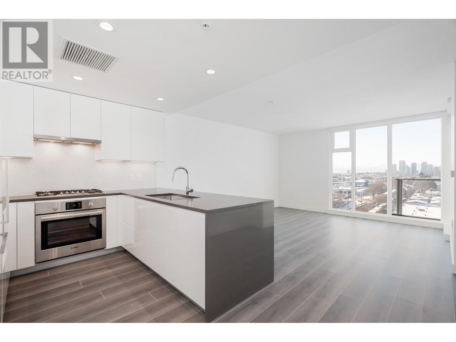 Listing Picture 10 of 31 : 904 8188 FRASER STREET, Vancouver / 溫哥華 - 魯藝地產 Yvonne Lu Group - MLS Medallion Club Member