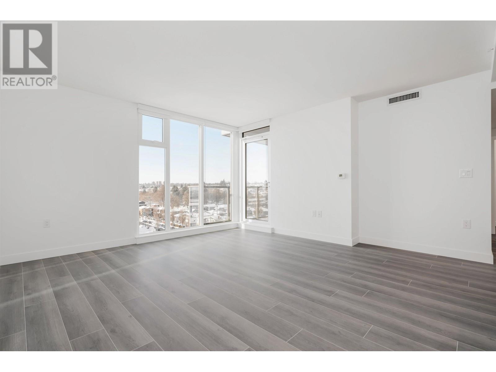 Listing Picture 12 of 31 : 904 8188 FRASER STREET, Vancouver / 溫哥華 - 魯藝地產 Yvonne Lu Group - MLS Medallion Club Member