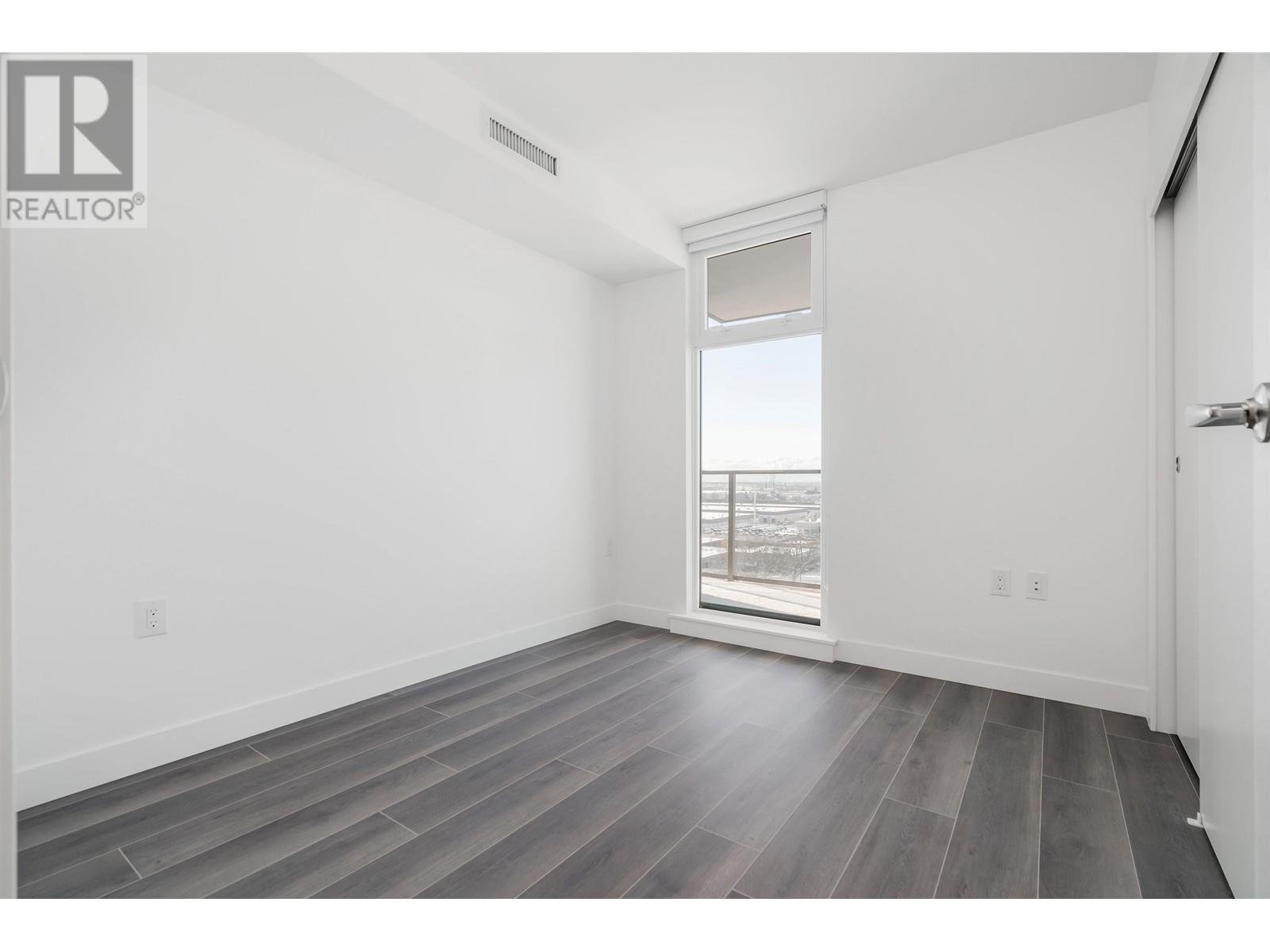 Listing Picture 15 of 31 : 904 8188 FRASER STREET, Vancouver / 溫哥華 - 魯藝地產 Yvonne Lu Group - MLS Medallion Club Member