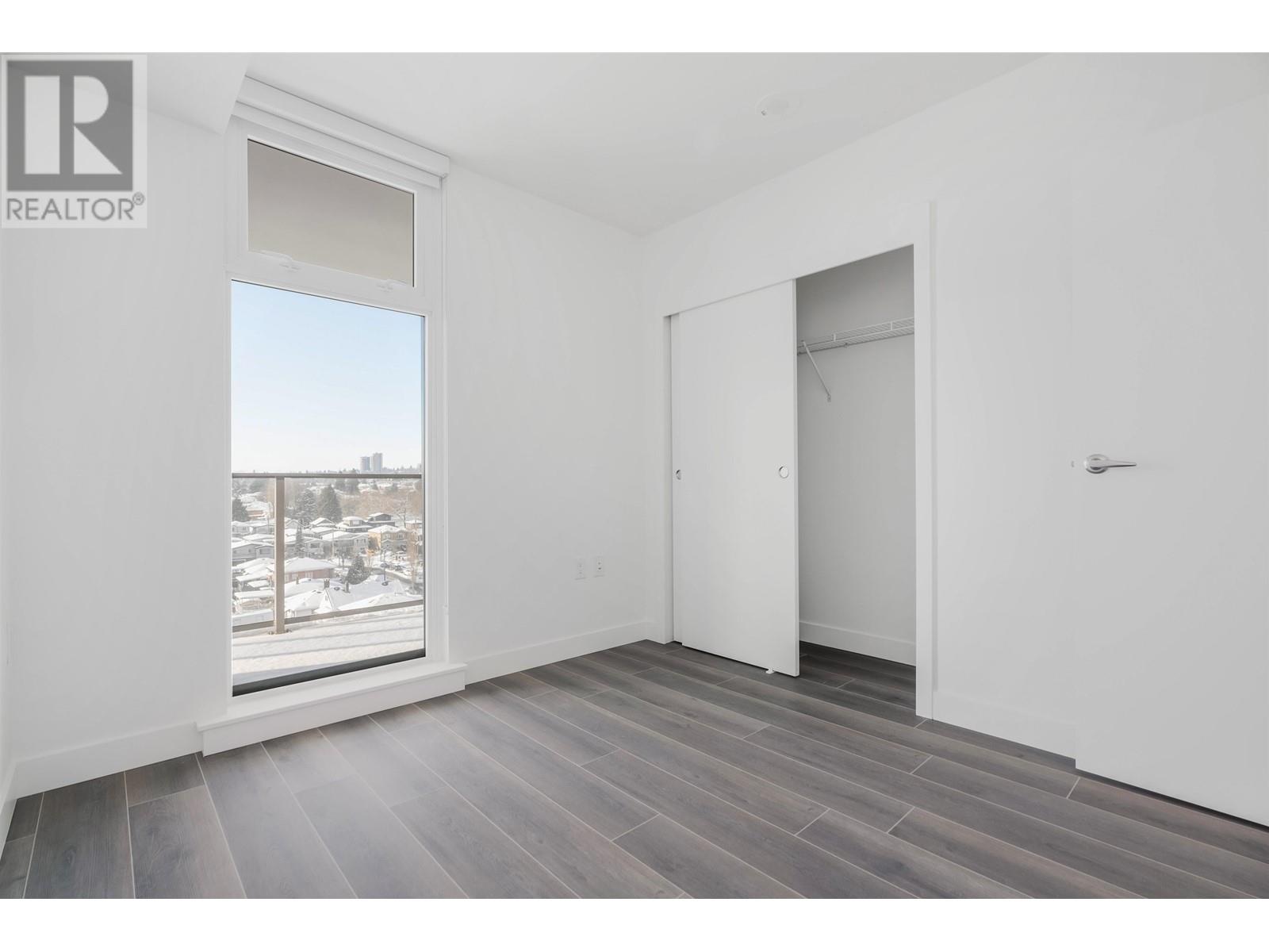 Listing Picture 16 of 31 : 904 8188 FRASER STREET, Vancouver / 溫哥華 - 魯藝地產 Yvonne Lu Group - MLS Medallion Club Member