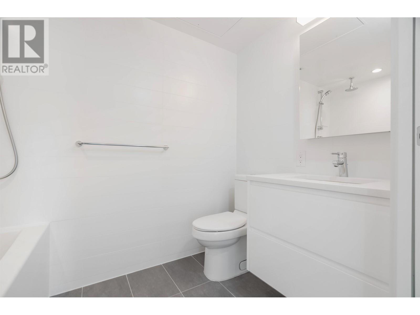 Listing Picture 19 of 31 : 904 8188 FRASER STREET, Vancouver / 溫哥華 - 魯藝地產 Yvonne Lu Group - MLS Medallion Club Member