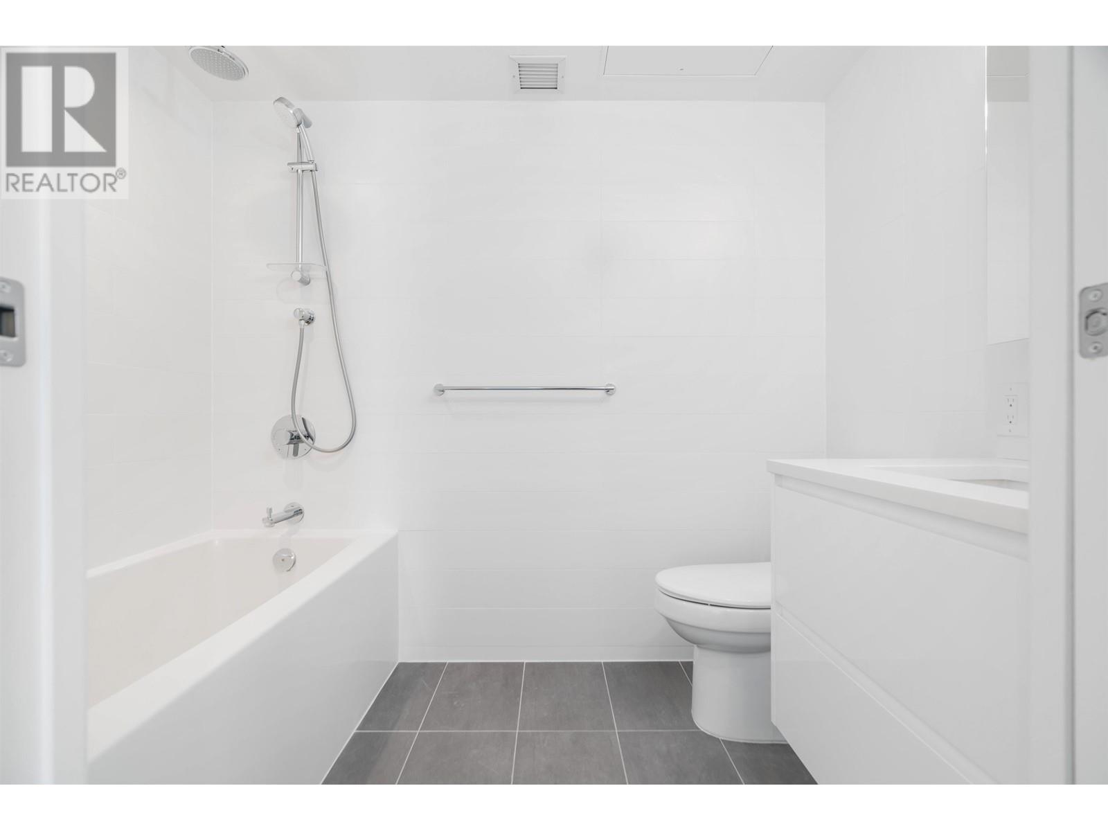 Listing Picture 20 of 31 : 904 8188 FRASER STREET, Vancouver / 溫哥華 - 魯藝地產 Yvonne Lu Group - MLS Medallion Club Member