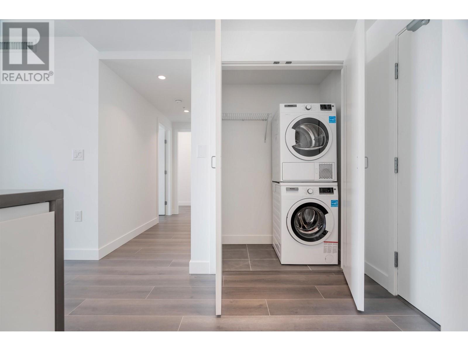 Listing Picture 22 of 31 : 904 8188 FRASER STREET, Vancouver / 溫哥華 - 魯藝地產 Yvonne Lu Group - MLS Medallion Club Member