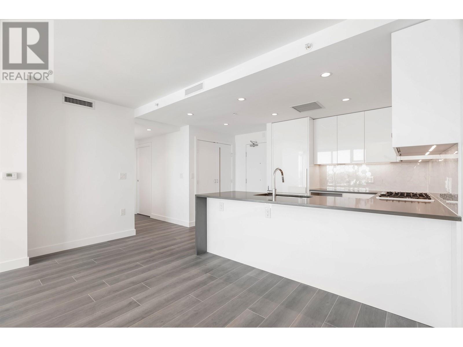 Listing Picture 9 of 31 : 904 8188 FRASER STREET, Vancouver / 溫哥華 - 魯藝地產 Yvonne Lu Group - MLS Medallion Club Member