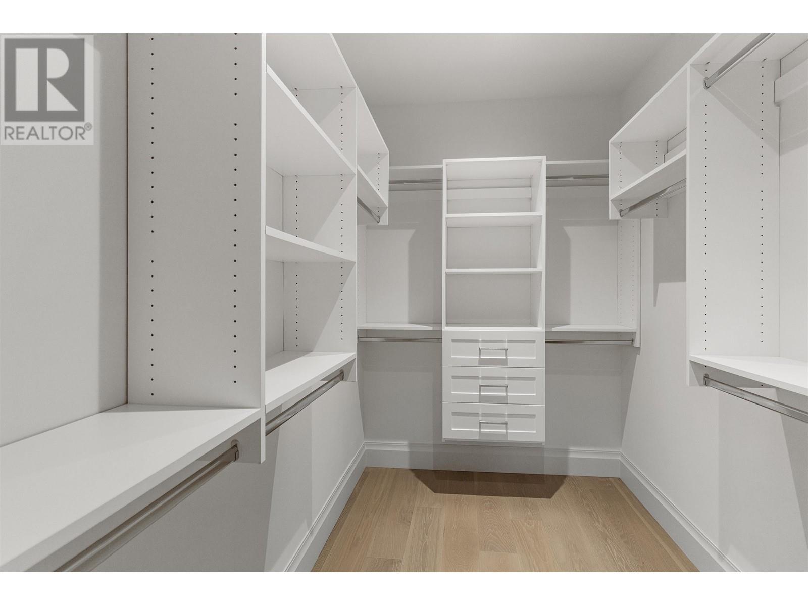 Listing Picture 20 of 38 : 7165 PAULUS CRESCENT, Burnaby / 本拿比 - 魯藝地產 Yvonne Lu Group - MLS Medallion Club Member