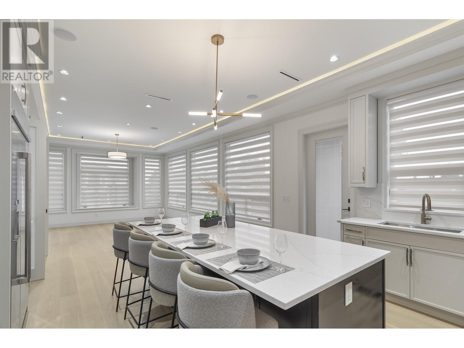 Listing Picture 9 of 38 : 7165 PAULUS CRESCENT, Burnaby / 本拿比 - 魯藝地產 Yvonne Lu Group - MLS Medallion Club Member