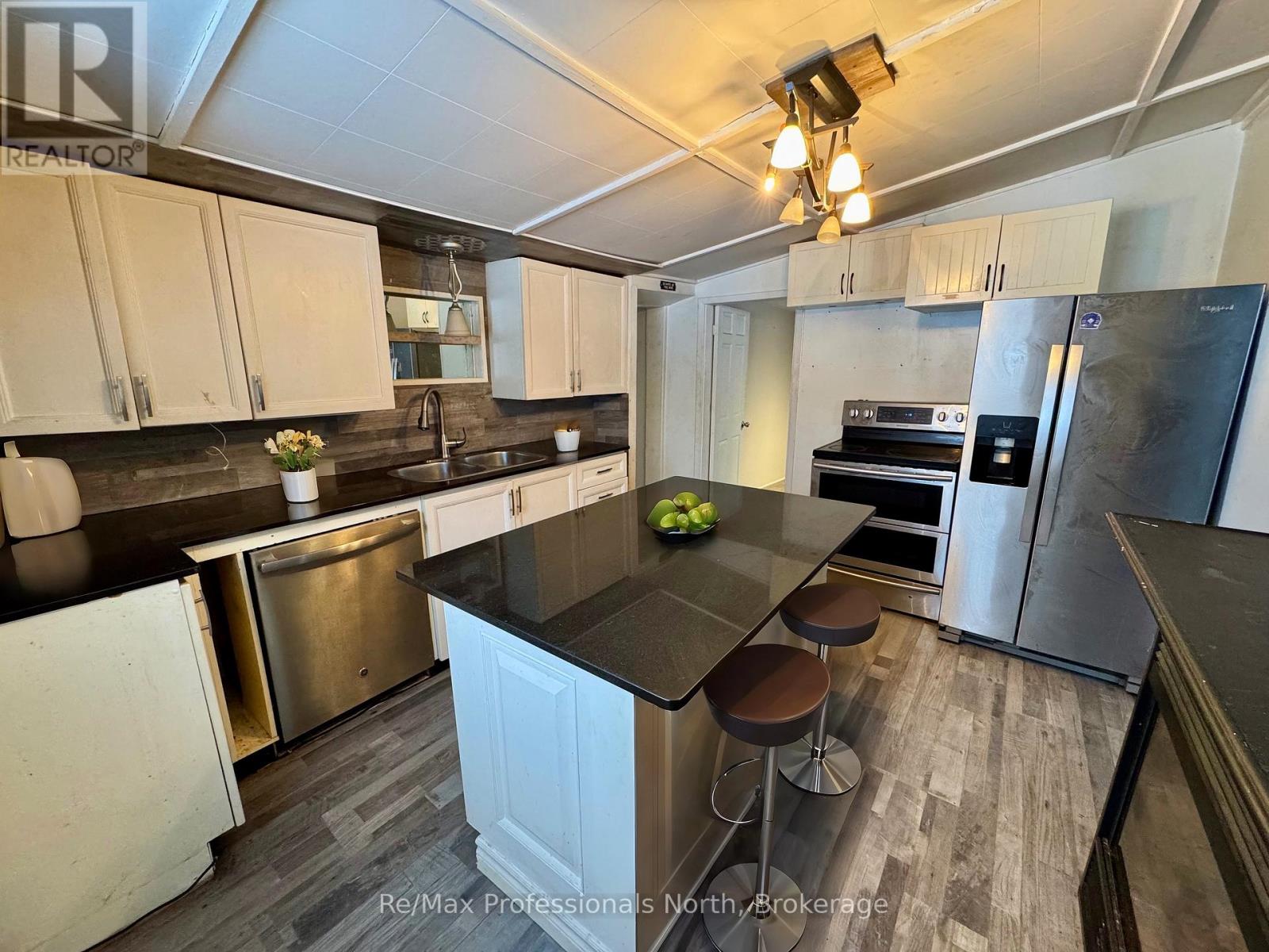 360 Muskoka Beach Road, Gravenhurst, Ontario  P1P 1M6 - Photo 11 - X11912810