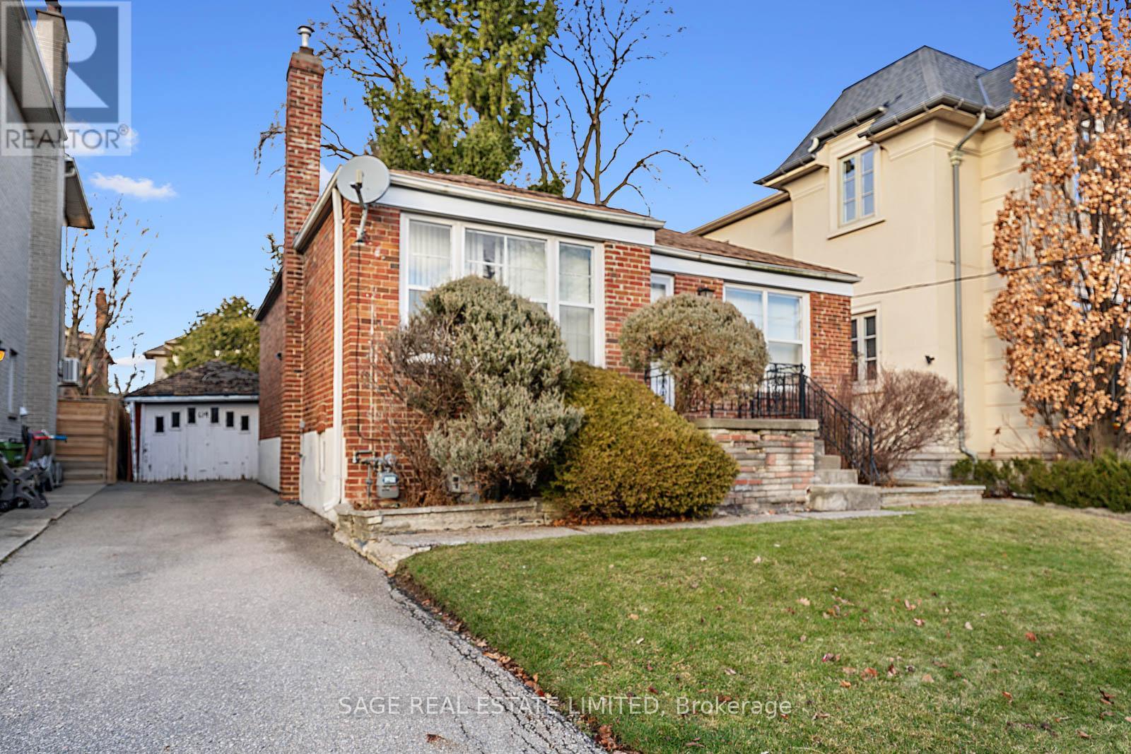 614 St Germain Avenue, Toronto, Ontario  M5M 1X5 - Photo 5 - C11910840