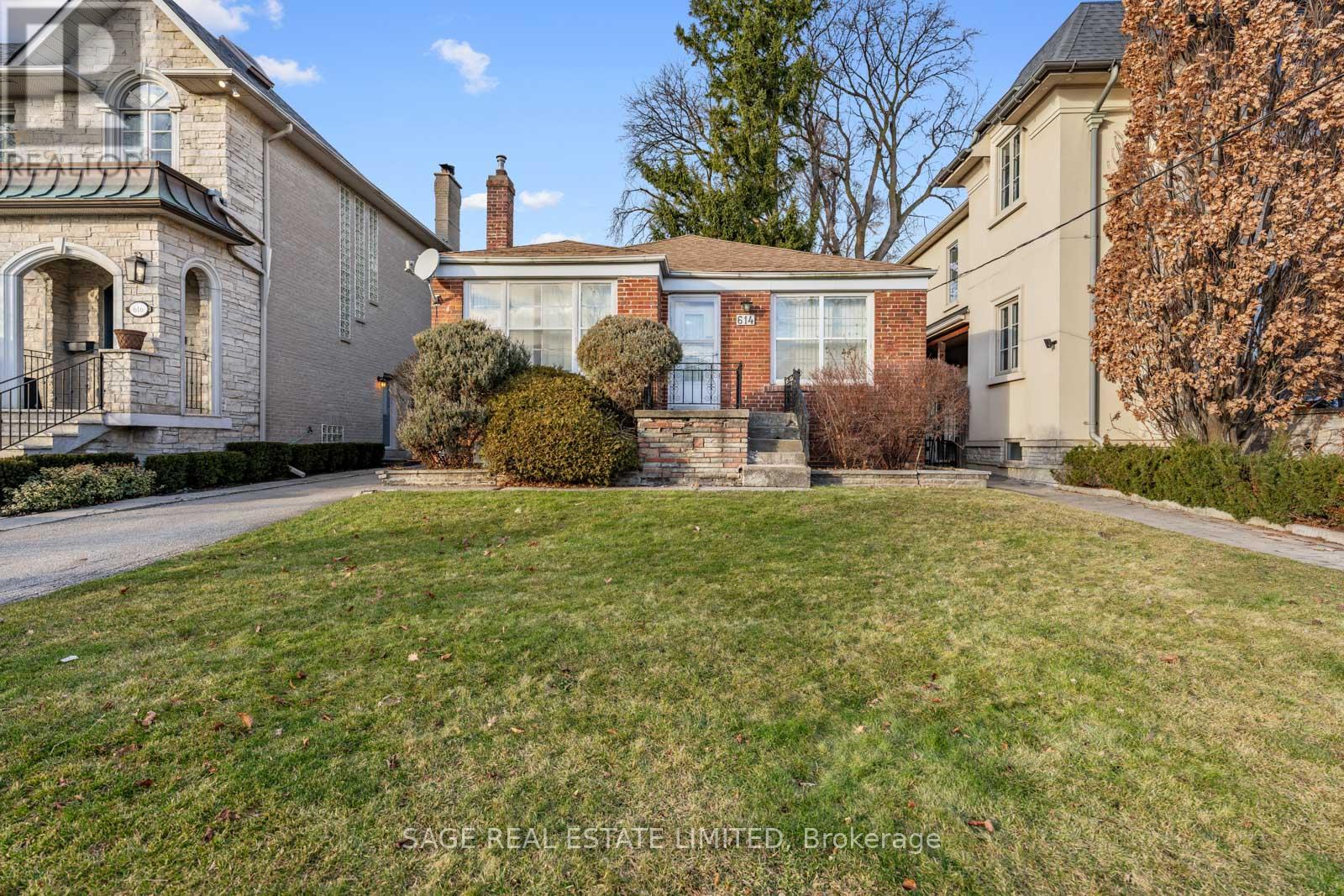 614 St Germain Avenue, Toronto, Ontario  M5M 1X5 - Photo 9 - C11910840