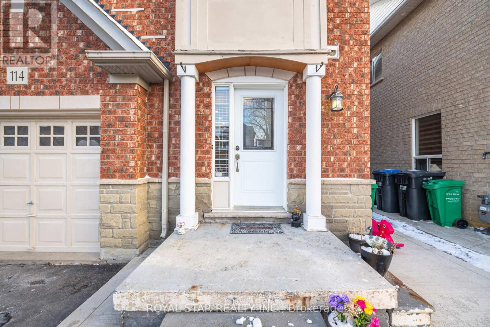Property at 114 PENBRIDGE CIRCLE image 3