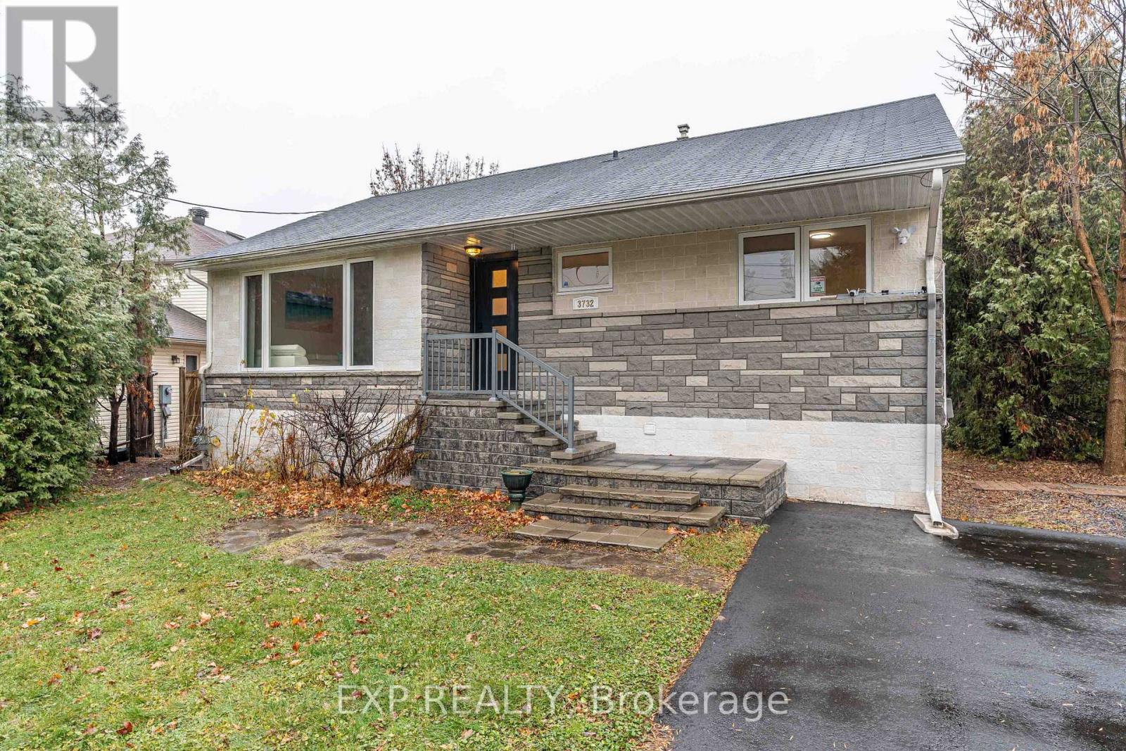 3732 Alderwood Street, Ottawa, Ontario  K1T 1B5 - Photo 2 - X11239315