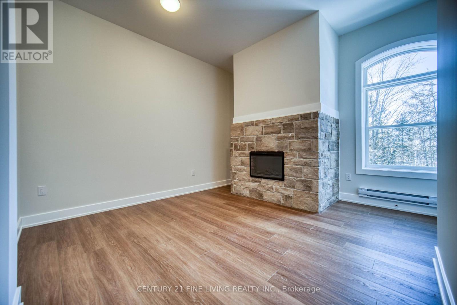 201 - 1614 Ridge Road E, Oro-Medonte, Ontario  L0L 1T0 - Photo 5 - S8183502