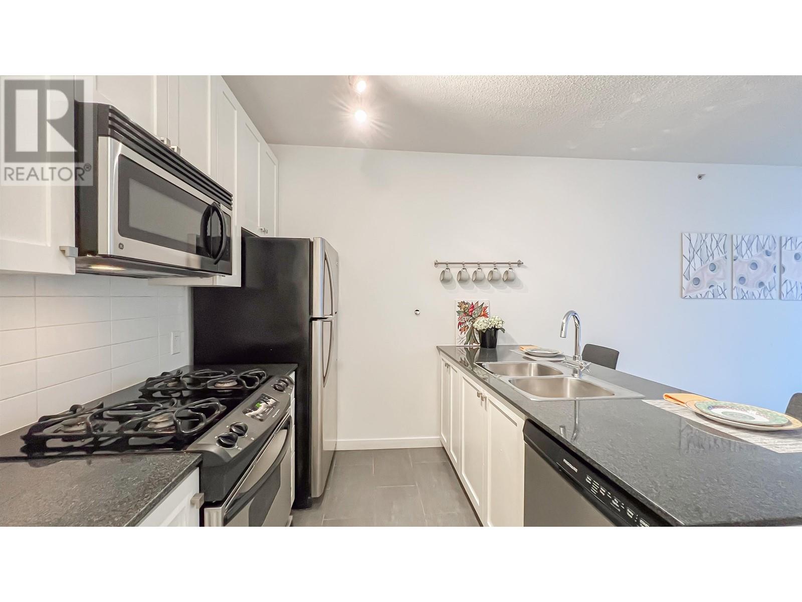 Listing Picture 7 of 25 : 604 480 ROBSON STREET, Vancouver / 溫哥華 - 魯藝地產 Yvonne Lu Group - MLS Medallion Club Member