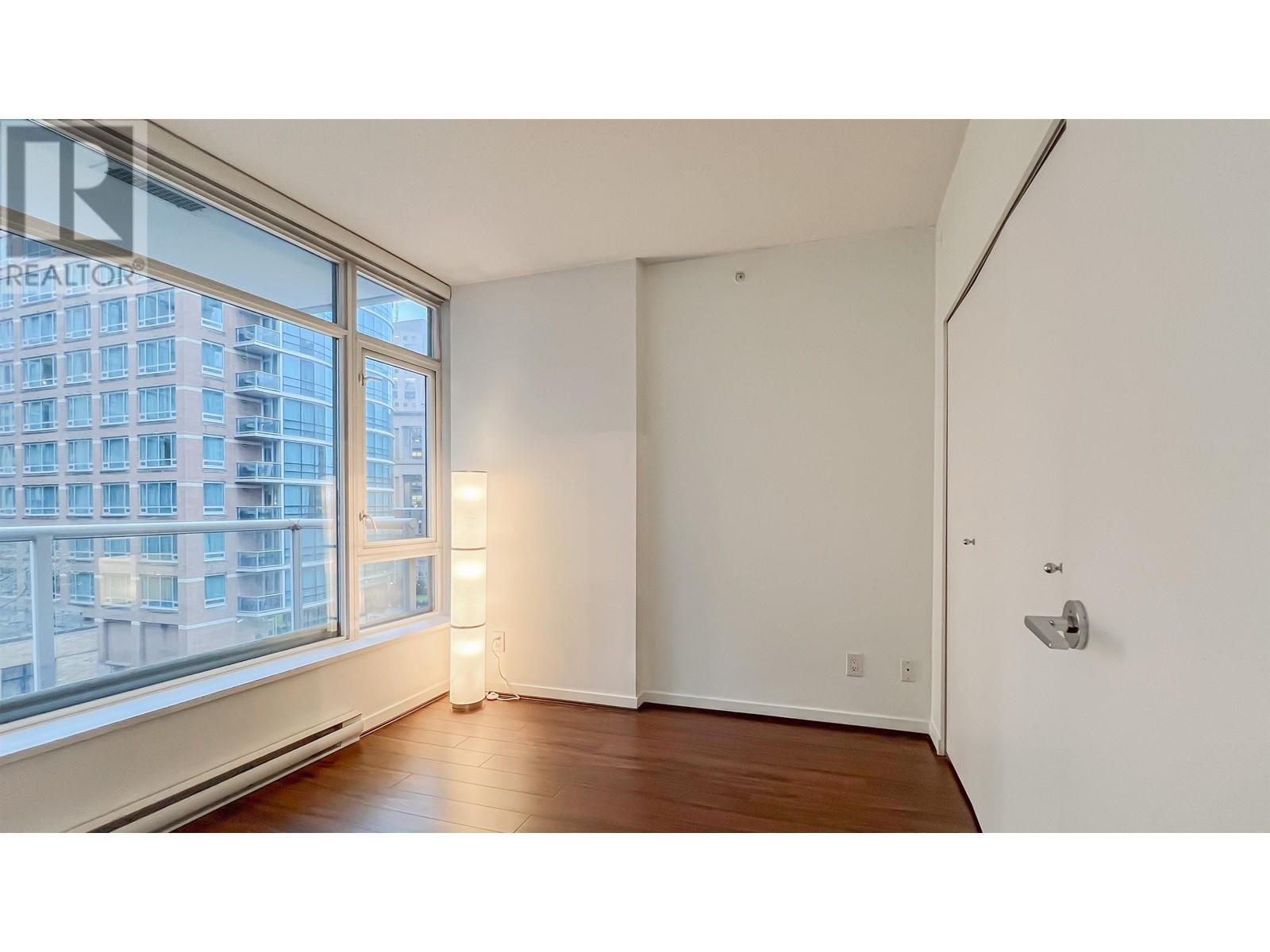 Listing Picture 14 of 25 : 604 480 ROBSON STREET, Vancouver / 溫哥華 - 魯藝地產 Yvonne Lu Group - MLS Medallion Club Member
