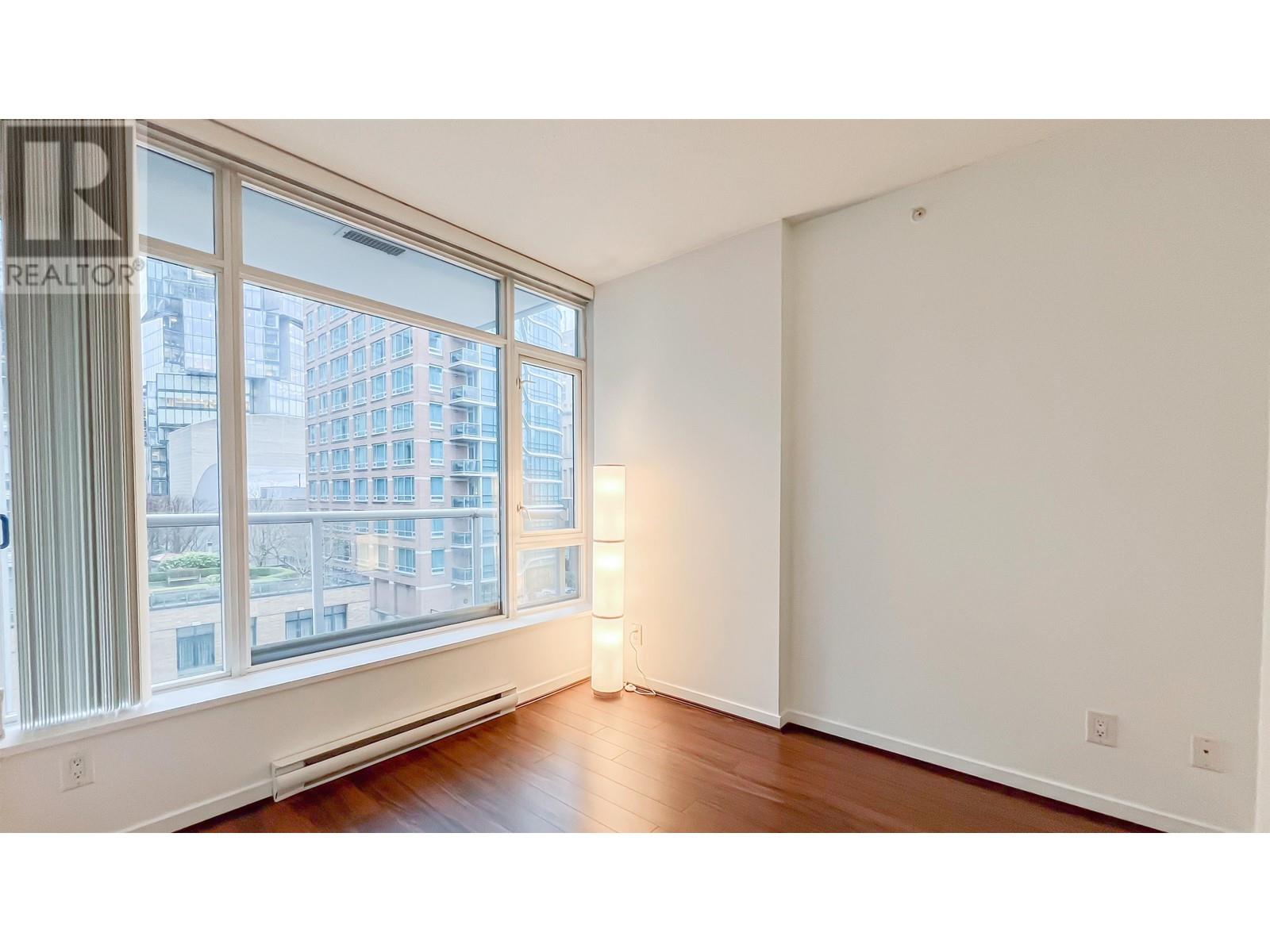Listing Picture 16 of 25 : 604 480 ROBSON STREET, Vancouver / 溫哥華 - 魯藝地產 Yvonne Lu Group - MLS Medallion Club Member