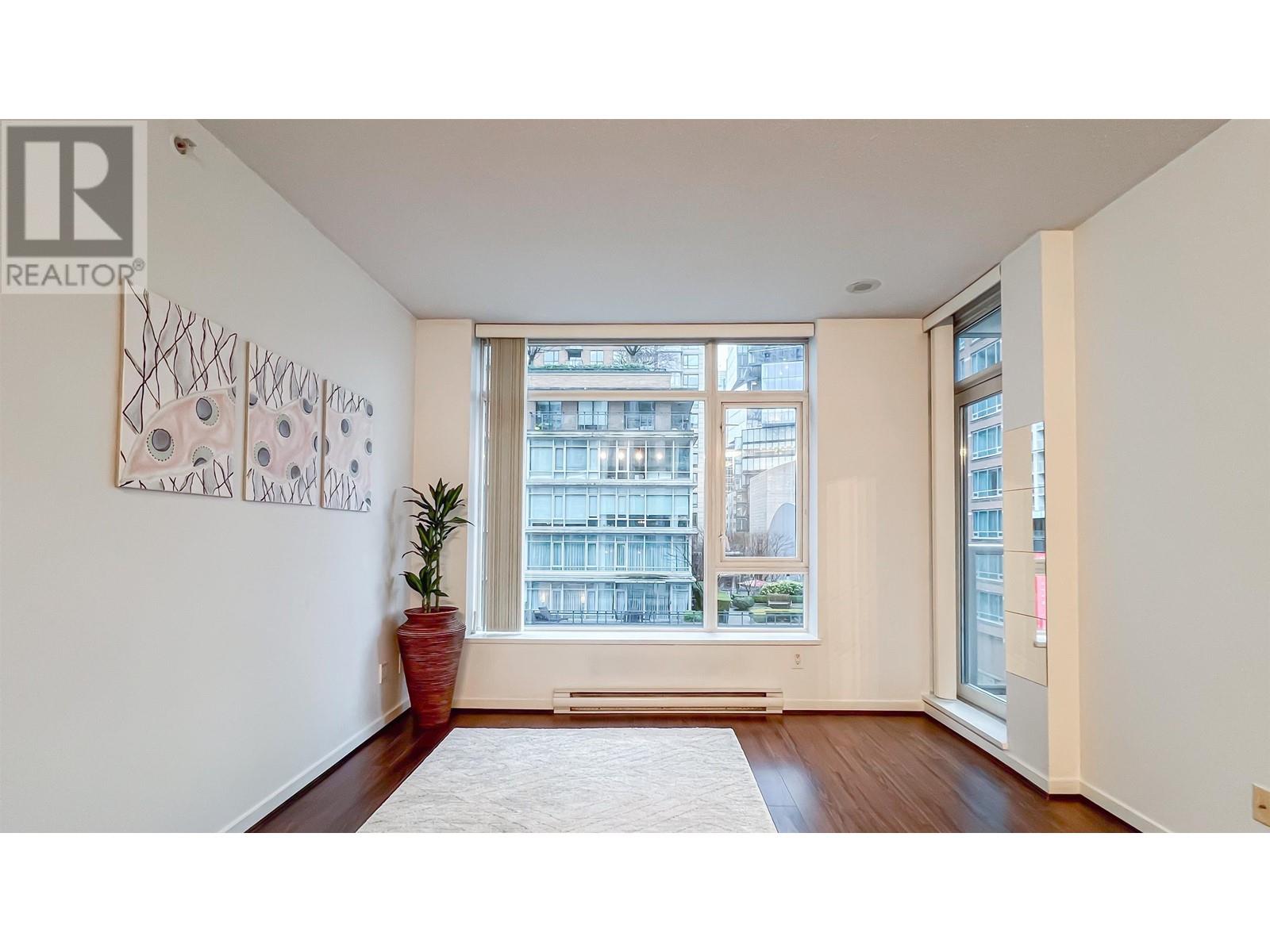 Listing Picture 12 of 25 : 604 480 ROBSON STREET, Vancouver / 溫哥華 - 魯藝地產 Yvonne Lu Group - MLS Medallion Club Member