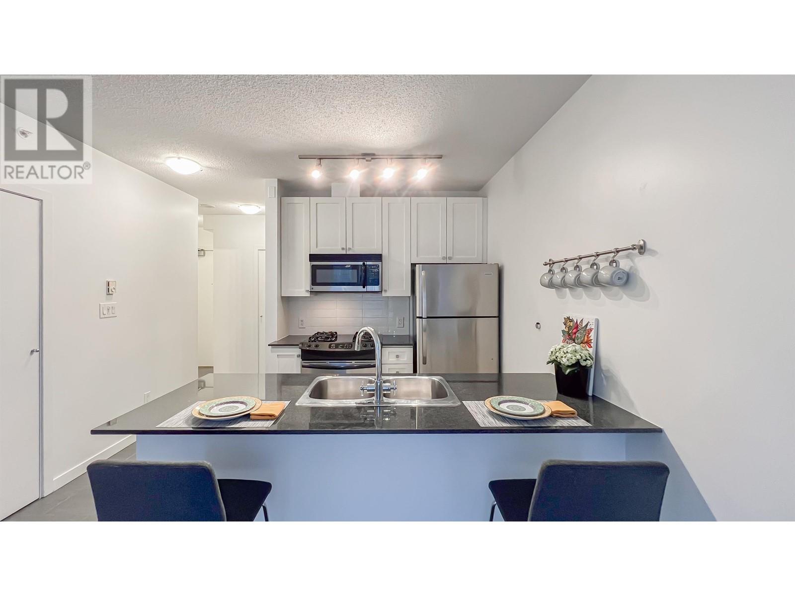 Listing Picture 9 of 25 : 604 480 ROBSON STREET, Vancouver / 溫哥華 - 魯藝地產 Yvonne Lu Group - MLS Medallion Club Member