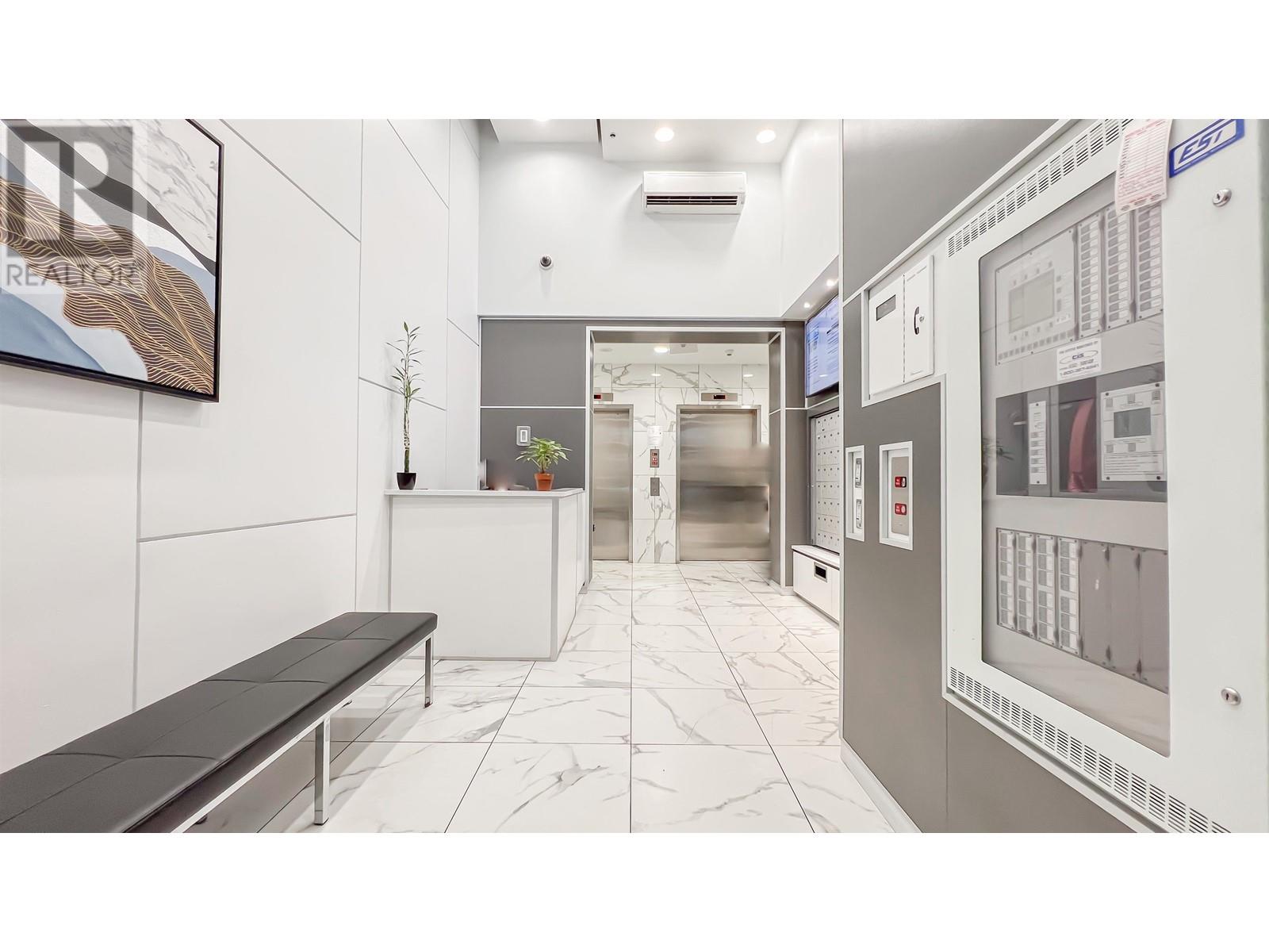 Listing Picture 4 of 25 : 604 480 ROBSON STREET, Vancouver / 溫哥華 - 魯藝地產 Yvonne Lu Group - MLS Medallion Club Member