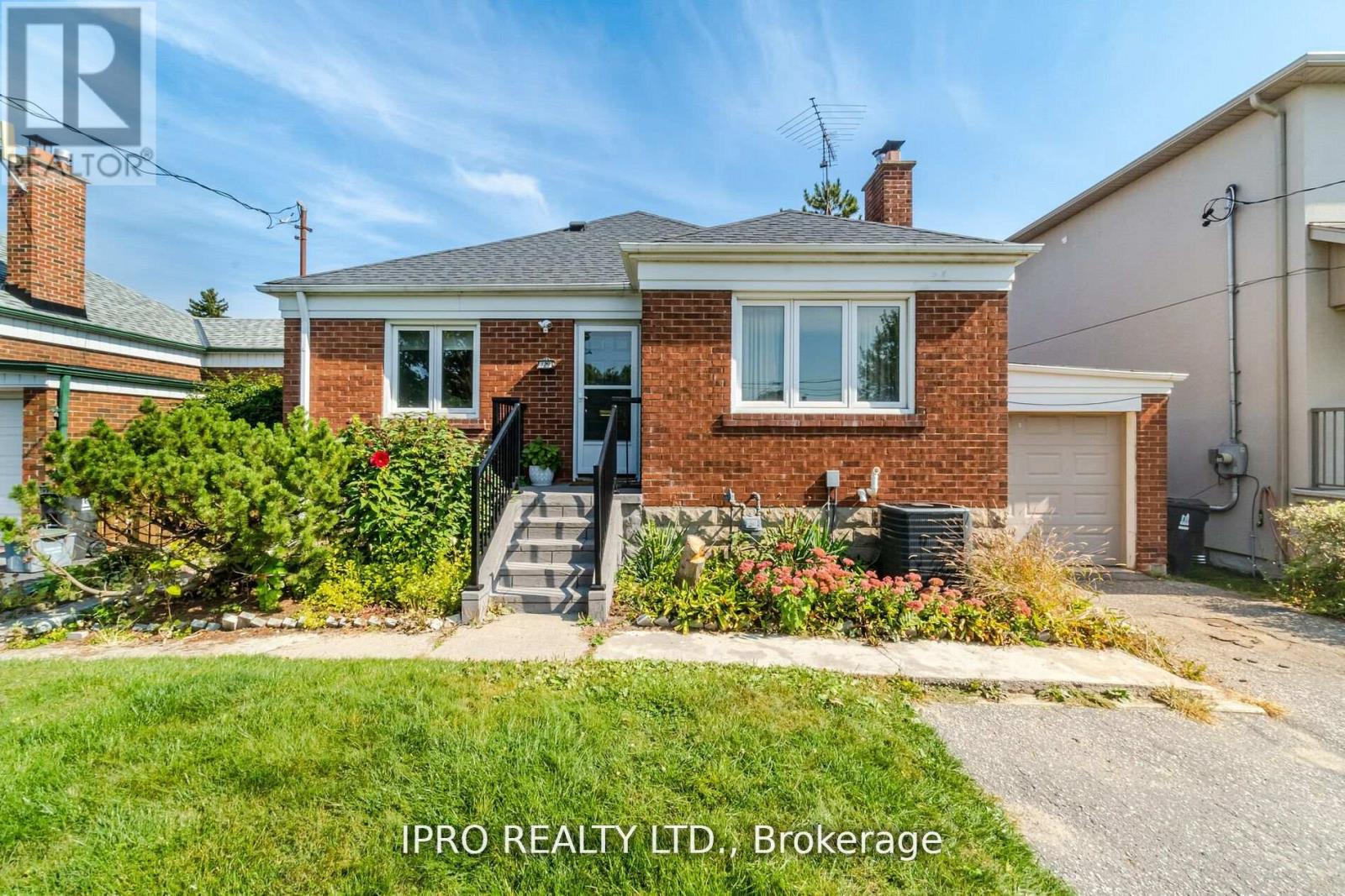 Bsmt - 129 Milton Street W, Toronto, Ontario  M8Y 2Y4 - Photo 1 - W11913206