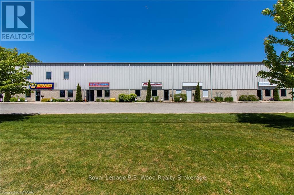 102 Spruce Street, Tillsonburg, Ontario  N4G 5V3 - Photo 2 - X10744862