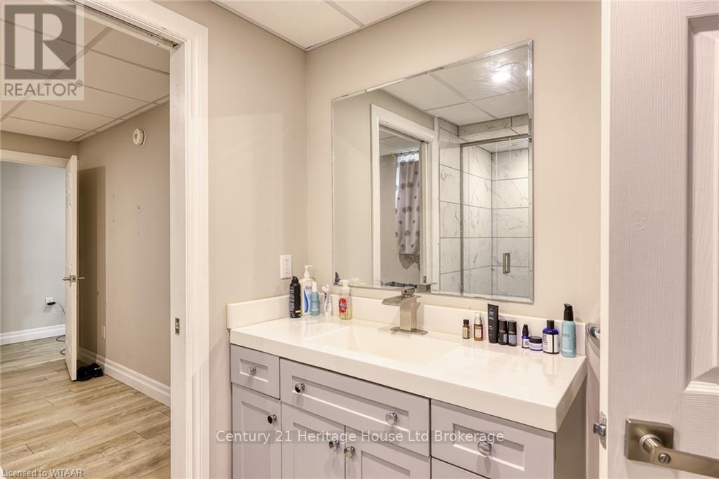 Property at 729 HOUNSFIELD STREET image 5