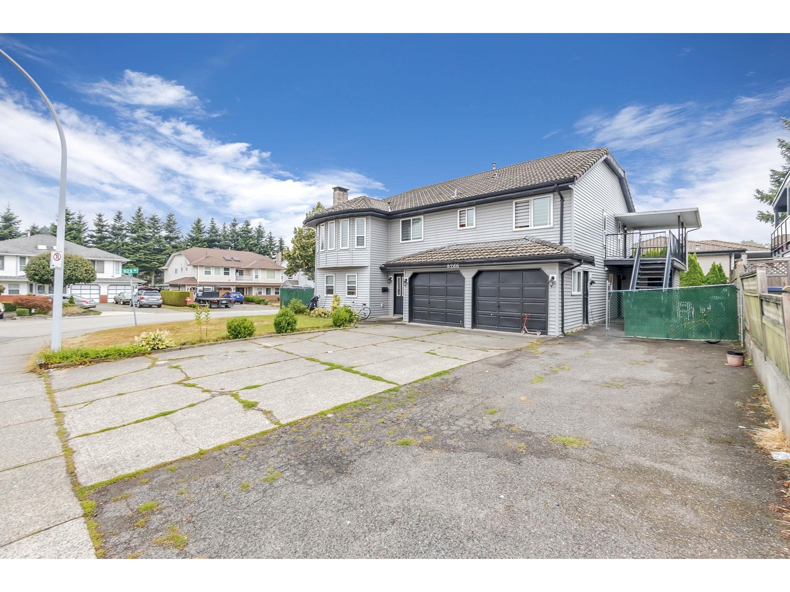 8266 132a Street, Surrey, British Columbia  V3W 8Y6 - Photo 3 - R2952871