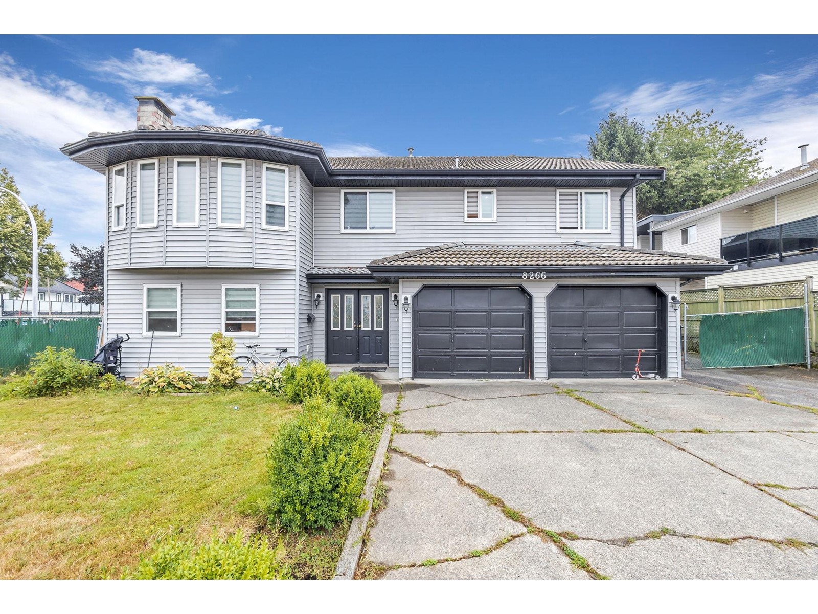 8266 132a Street, Surrey, British Columbia  V3W 8Y6 - Photo 2 - R2952871