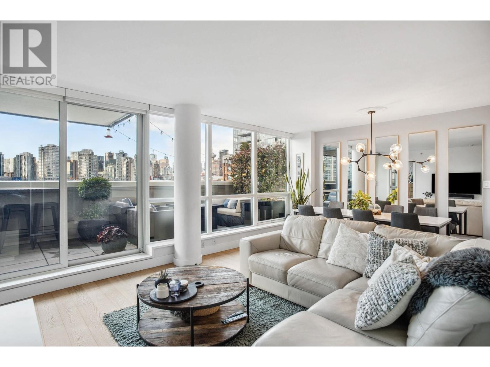 802 718 MAIN STREET, Vancouver