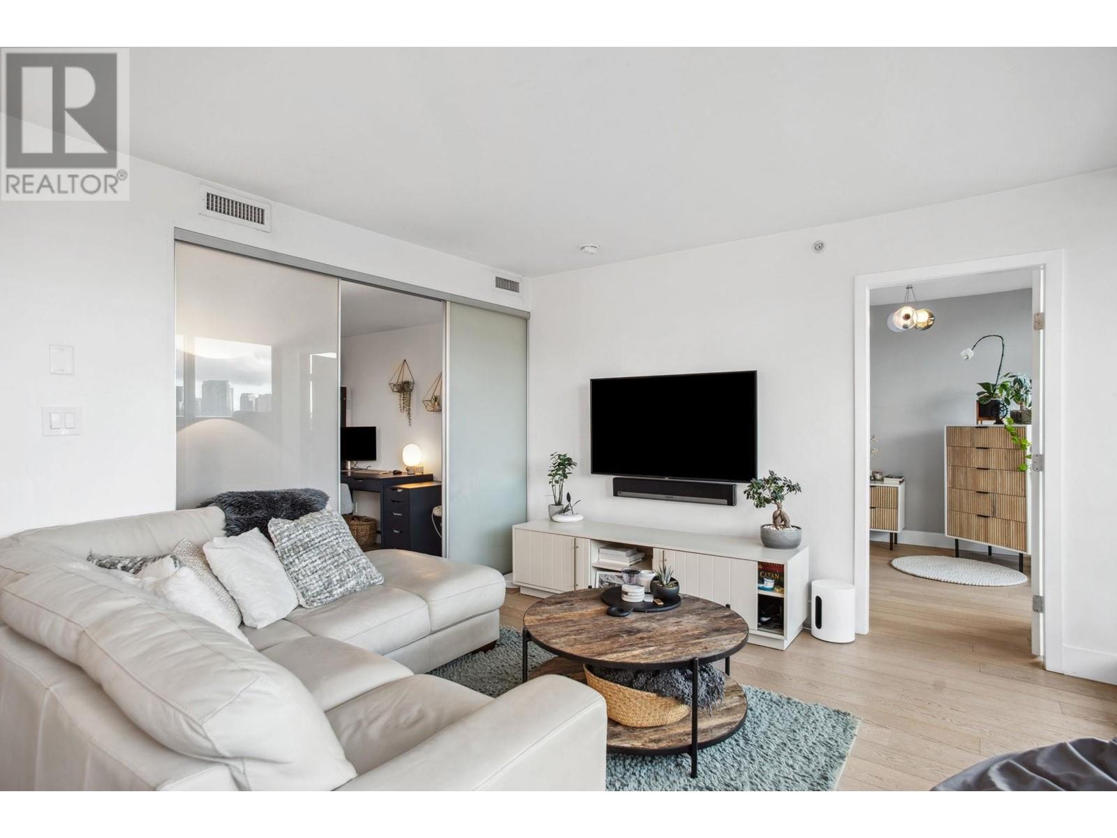 Listing Picture 10 of 33 : 802 718 MAIN STREET, Vancouver / 溫哥華 - 魯藝地產 Yvonne Lu Group - MLS Medallion Club Member